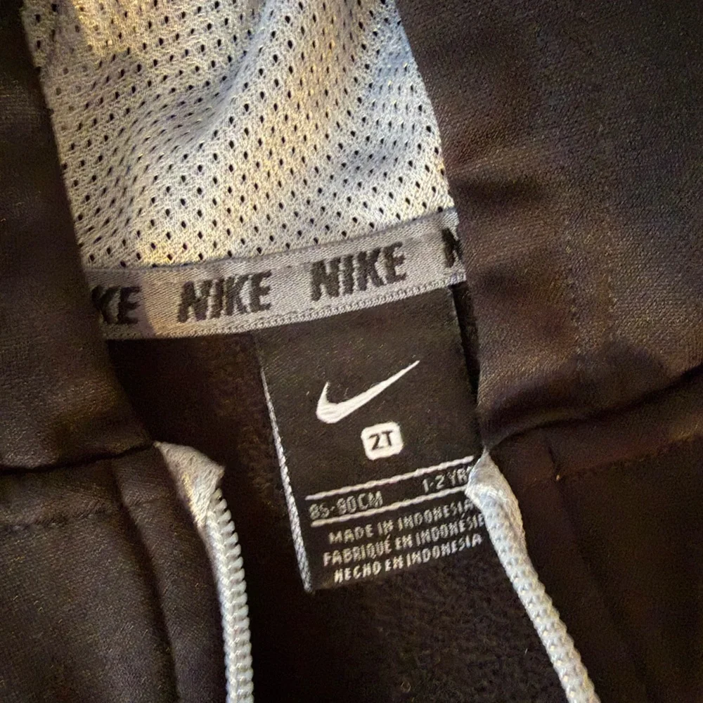 🌟Nike kids toddler Black and Gray Athletic Jacket - Picture 2 of 2